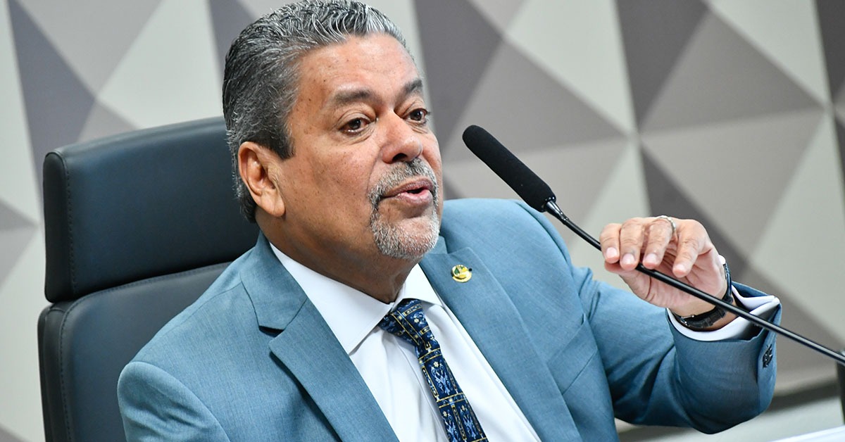 Presidente da CPI do Senado afirma que bet é cassino dentro de casa