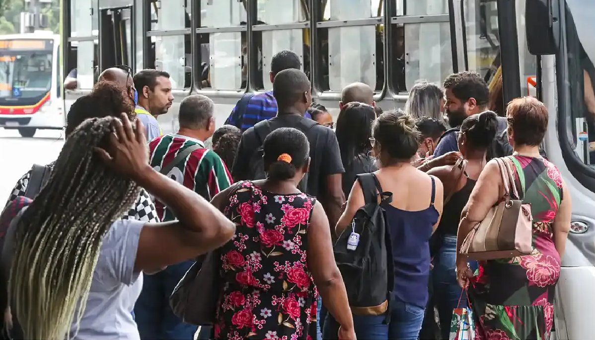 Taxa de desemprego entre mulheres foi 45,3% maior que entre homens