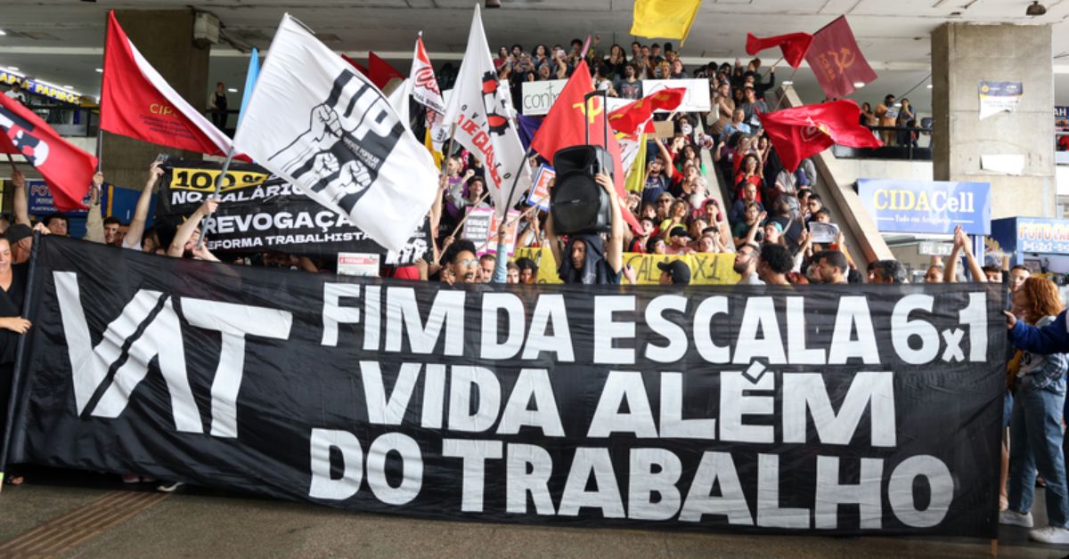 Manifestantes vão às ruas pelo fim da escala de trabalho 6×1