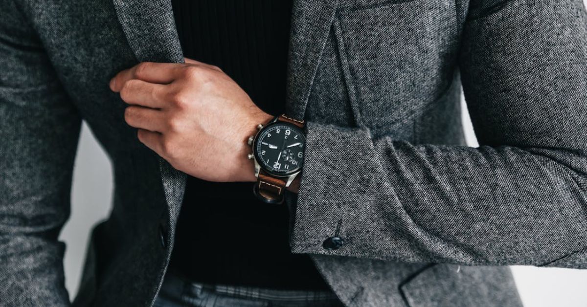 Geração Z troca o smartwatch pelo relógio analógico; entenda a tendência