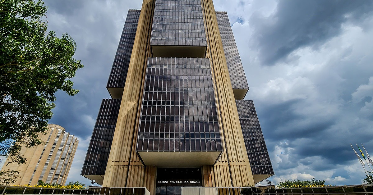 Fluxo cambial fica negativo em R$ 13,4 bilhões