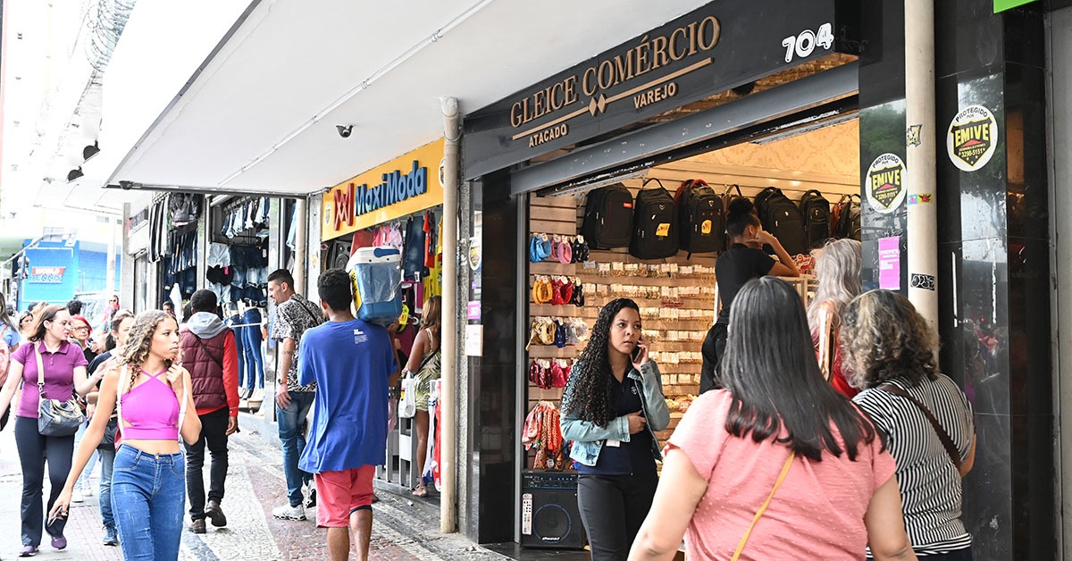 Setor de serviços do Brasil tem menor crescimento do ano em dezembro, mostra PMI