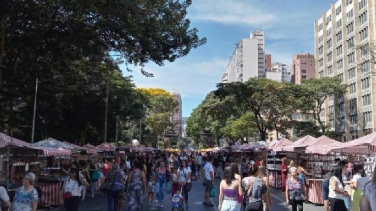 Feira Hippie terá horário ampliado em dezembro para movimentar o comércio de Natal
