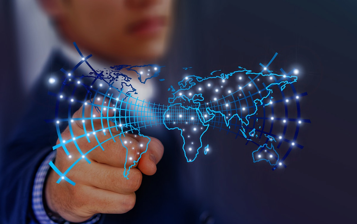 Mais da metade das pequenas e médias empresas brasileiras já utiliza inteligência artificial