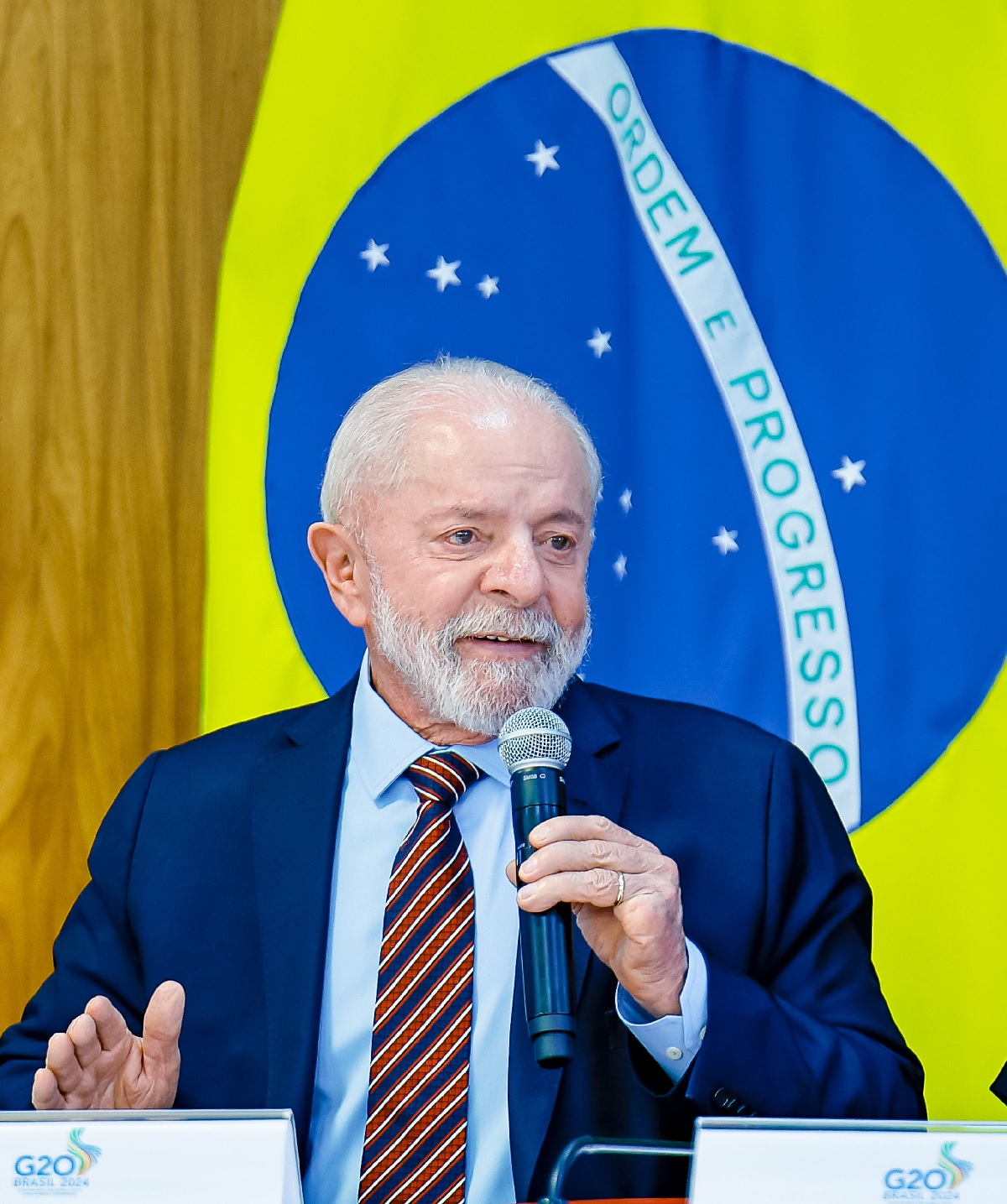 Lula diz que economia pode crescer 4% este ano e ironiza desaprovação do mercado financeiro