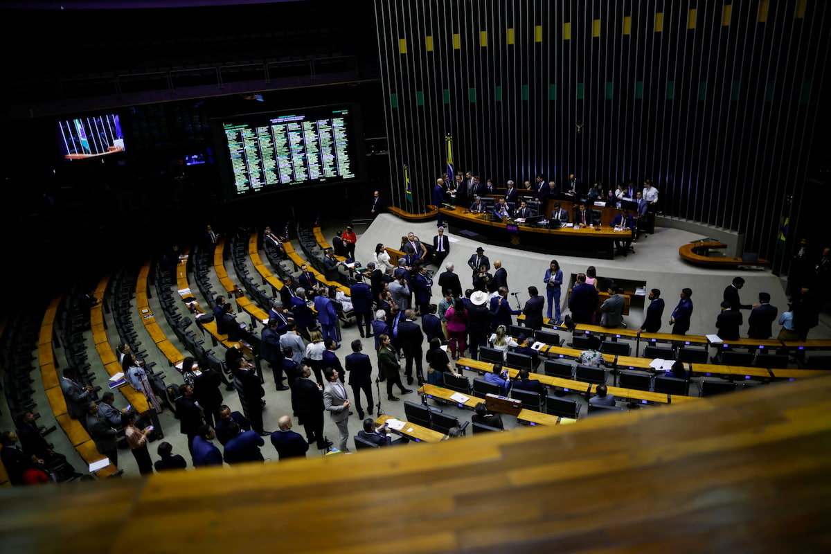 Câmara aprova PEC de corte de gastos em 1º turno