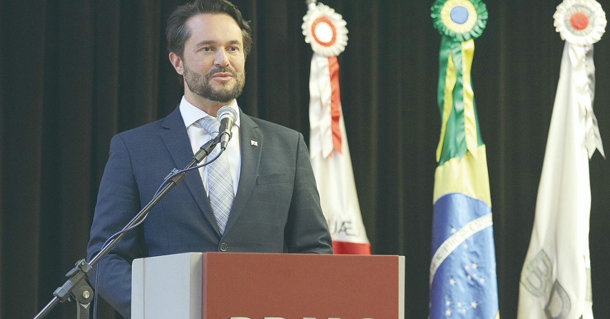Governo de Minas lança pacote para desburocratizar legislação dos municípios