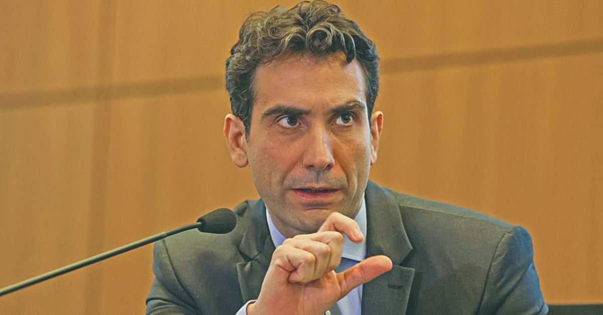 Pix é estratégico para o Brasil e precisa ficar sob gestão do BC, diz Galípolo