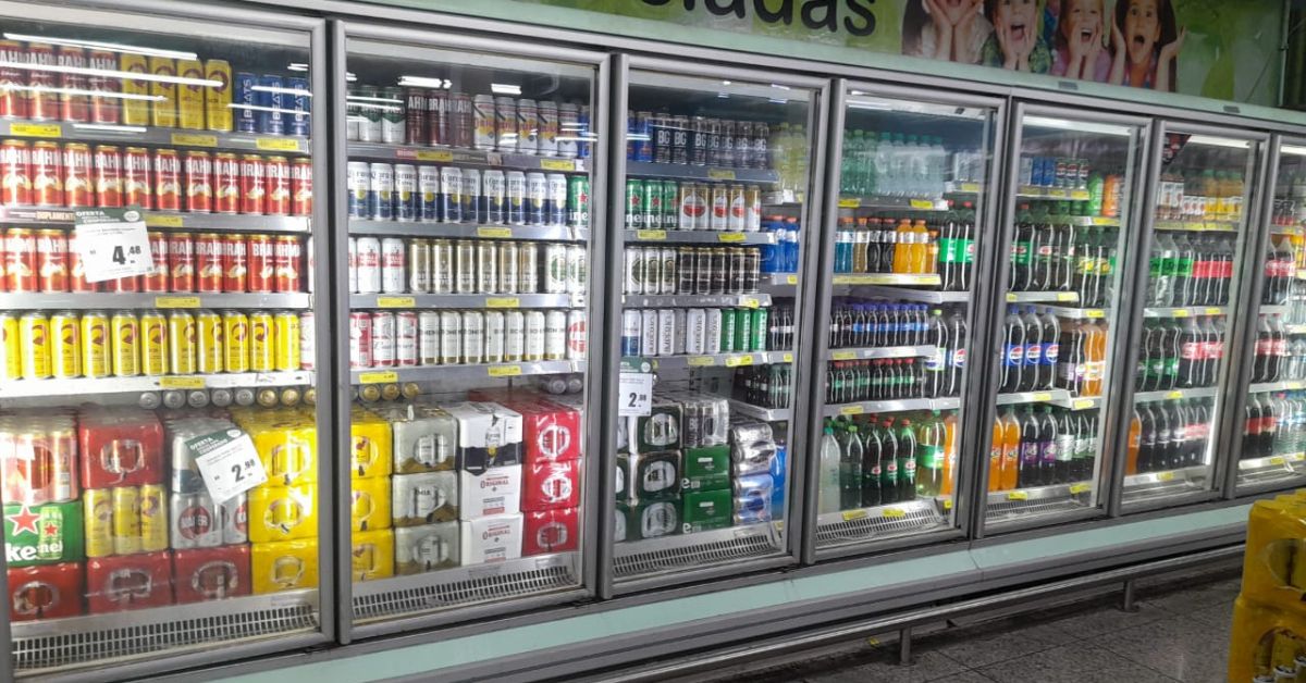 Projeto de lei em BH propõe limitar horário de funcionamento de distribuidoras de bebidas