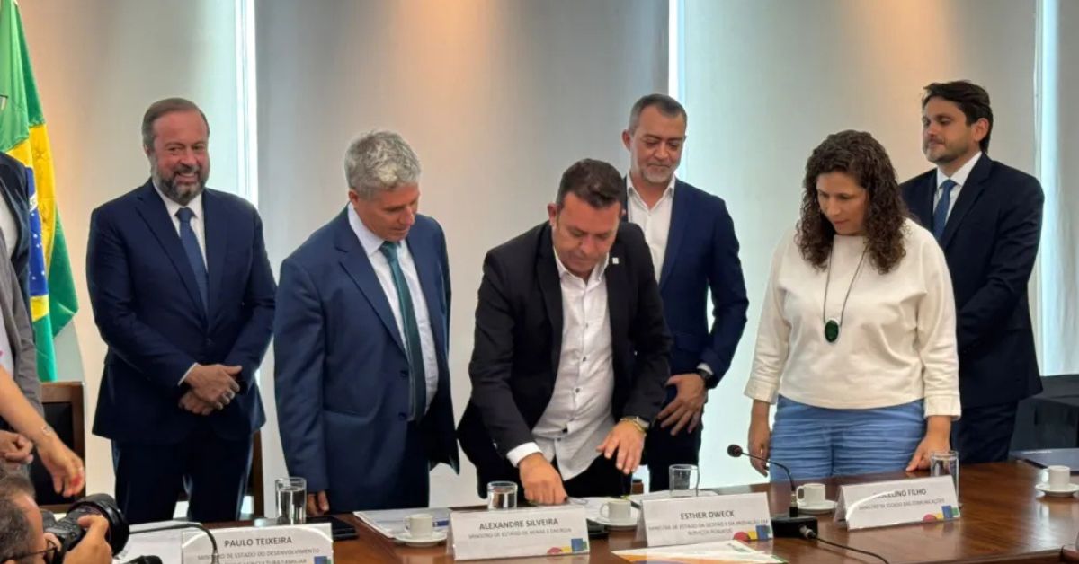 Em 1º dia no cargo, presidente da Ceasa Minas assina acordo para modernização da Central 