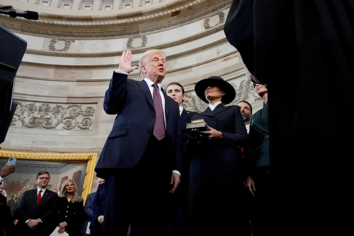 A roupa fala: o que disse o vestuário de Melania Trump durante a posse