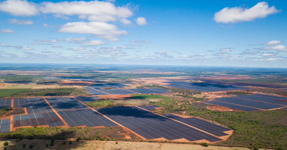 Maior complexo solar do Hemisfério Sul tem ampliação concluída no Norte de Minas