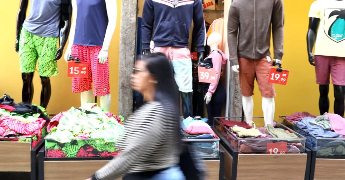 Confiança do comércio e de serviços cai em janeiro ante dezembro, diz FGV