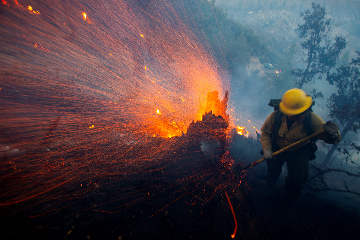 Incêndios na Califórnia destroem milhares de casas e número de mortos sobe para 10