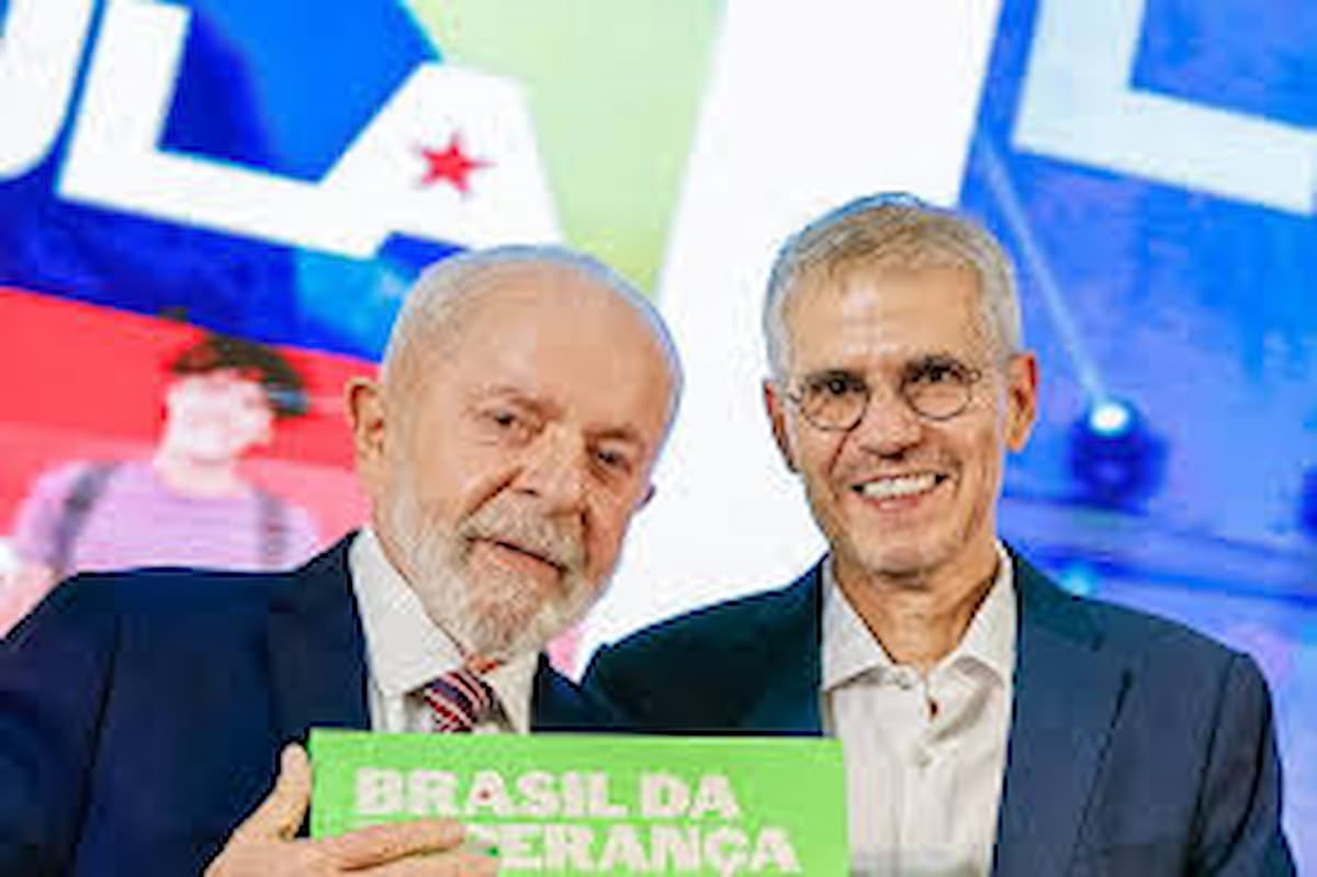 Lula acerta demissão de Pimenta, e marqueteiro assume Comunicação do governo