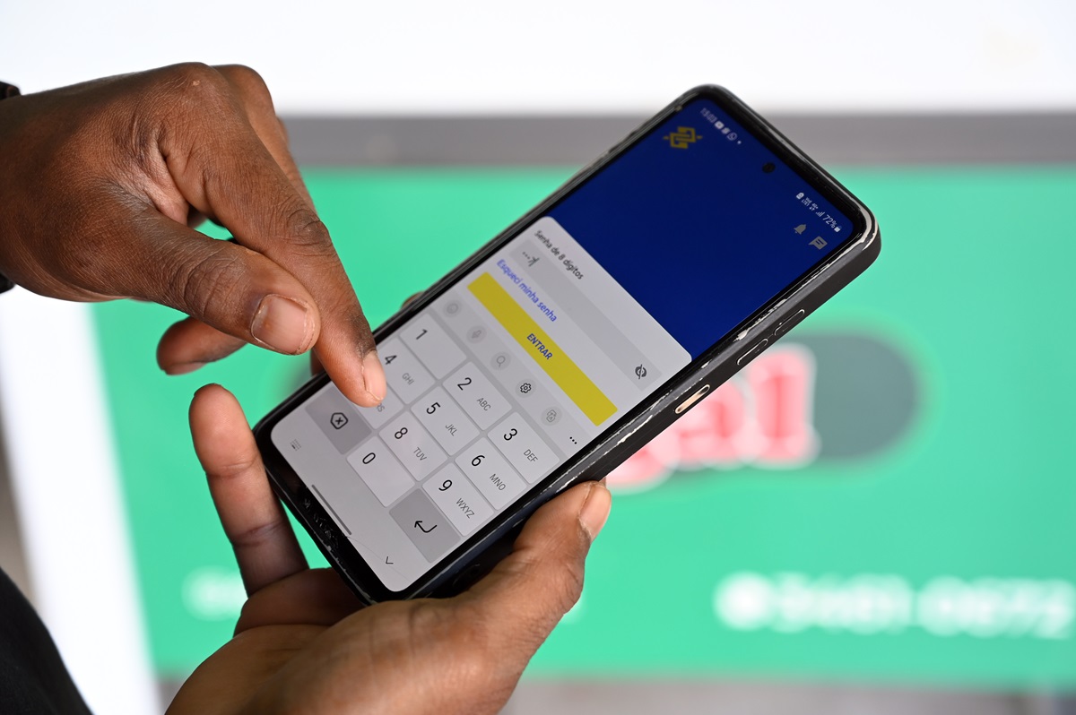 Clientes relatam problemas com Pix e aplicativos  dos bancos do Brasil, Caixa e Itaú nesta segunda (16) 