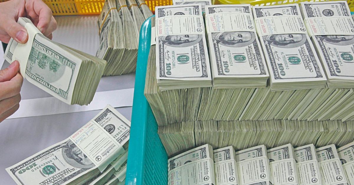 Investidores apostam em dólar valorizado com volta de Trump