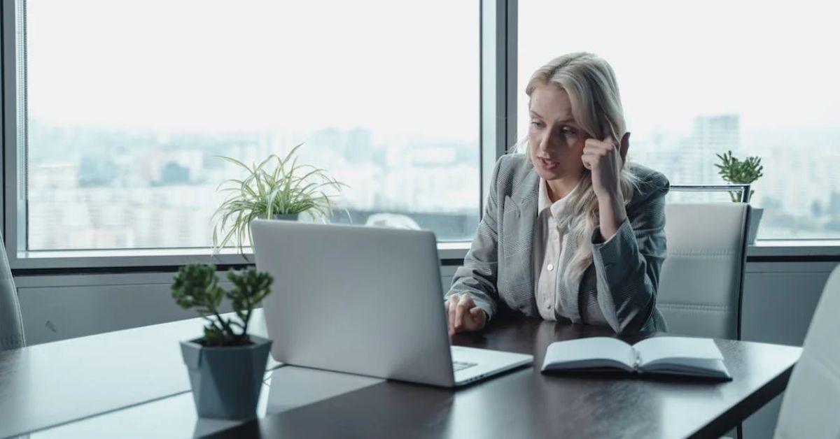 Mulheres que chegam à liderança enfrentam desafios de permanência e de poder efetivo