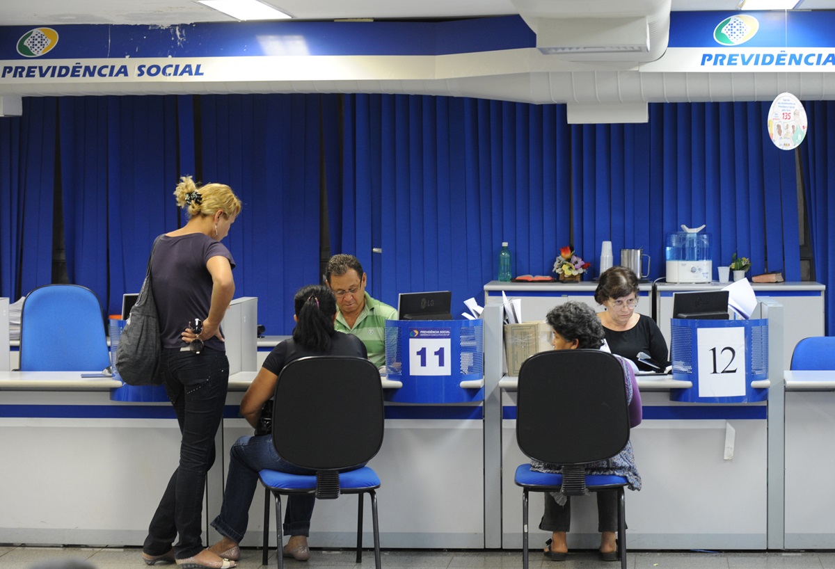 Prova de vida do INSS não foi suspensa; continua anual e por cruzamento de dados
