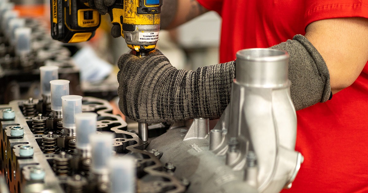 Emprego industrial tem recuo em abril após 18 meses, mostra CNI