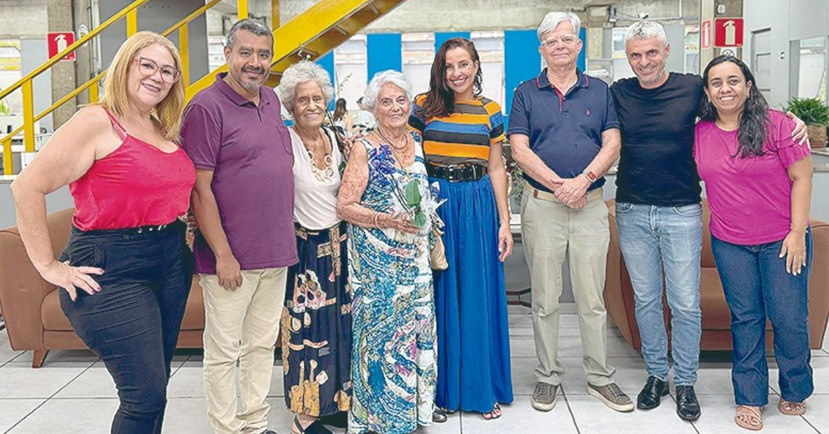 Segunda geração da família Costa, fundadora do jornal, visita o Diário do Comércio