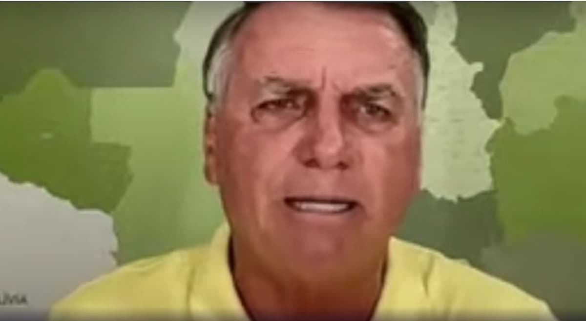 Bolsonaro passa por cirurgia no intestino em Brasília