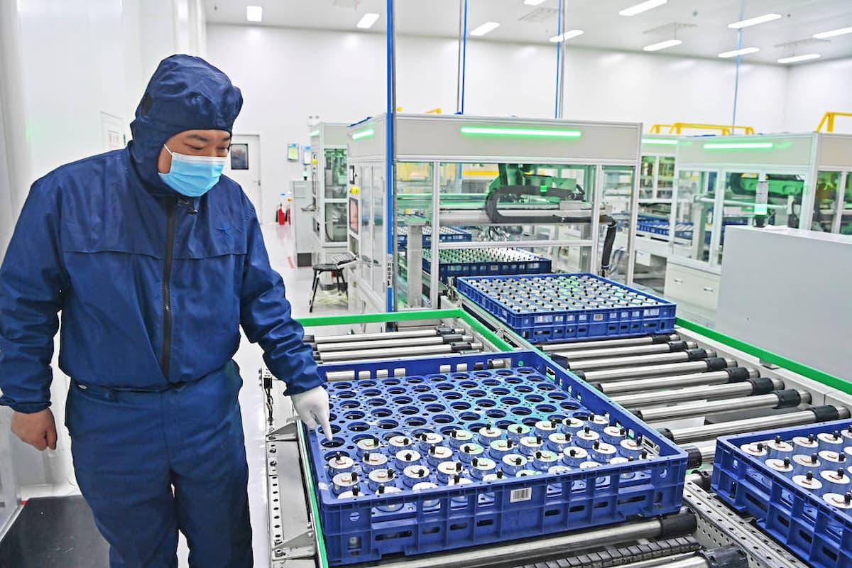Empresa chinesa de lítio suspende exportações de equipamentos em meio a tensões comerciais