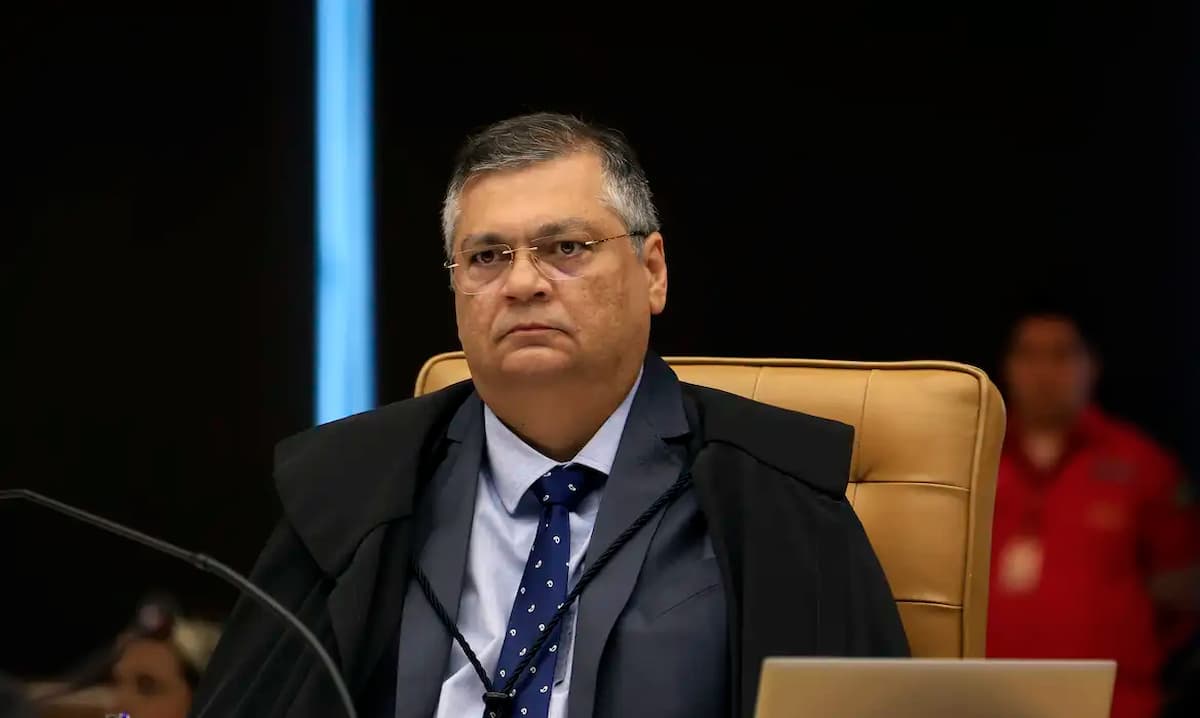 Dino manda PF investigar repasses de R$ 694 milhões por emendas Pix