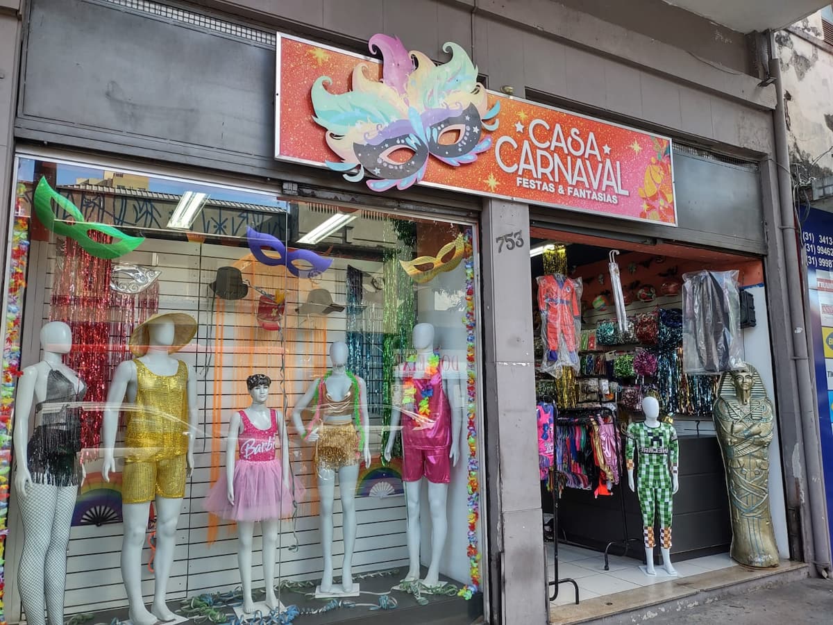 Aumenta a procura por fantasias e adereços para o Carnaval de BH; confira as tendências