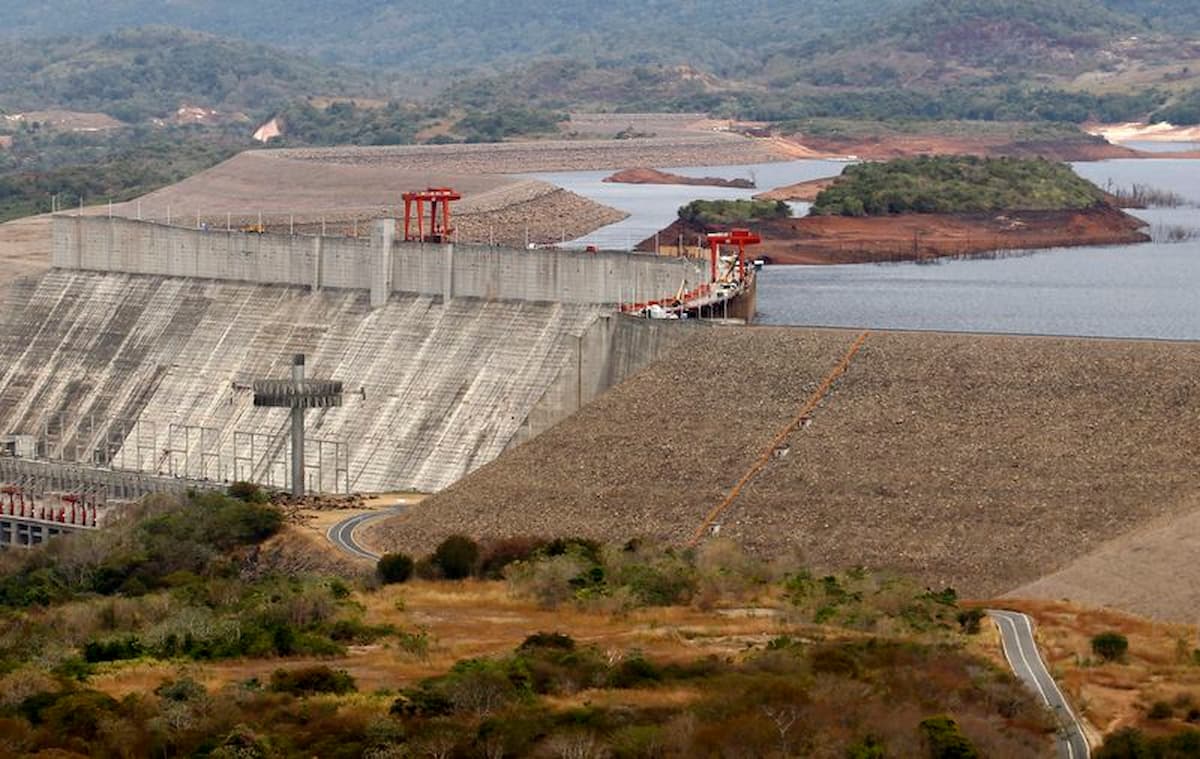 Brasil retoma importação de energia da Venezuela após quase 6 anos
