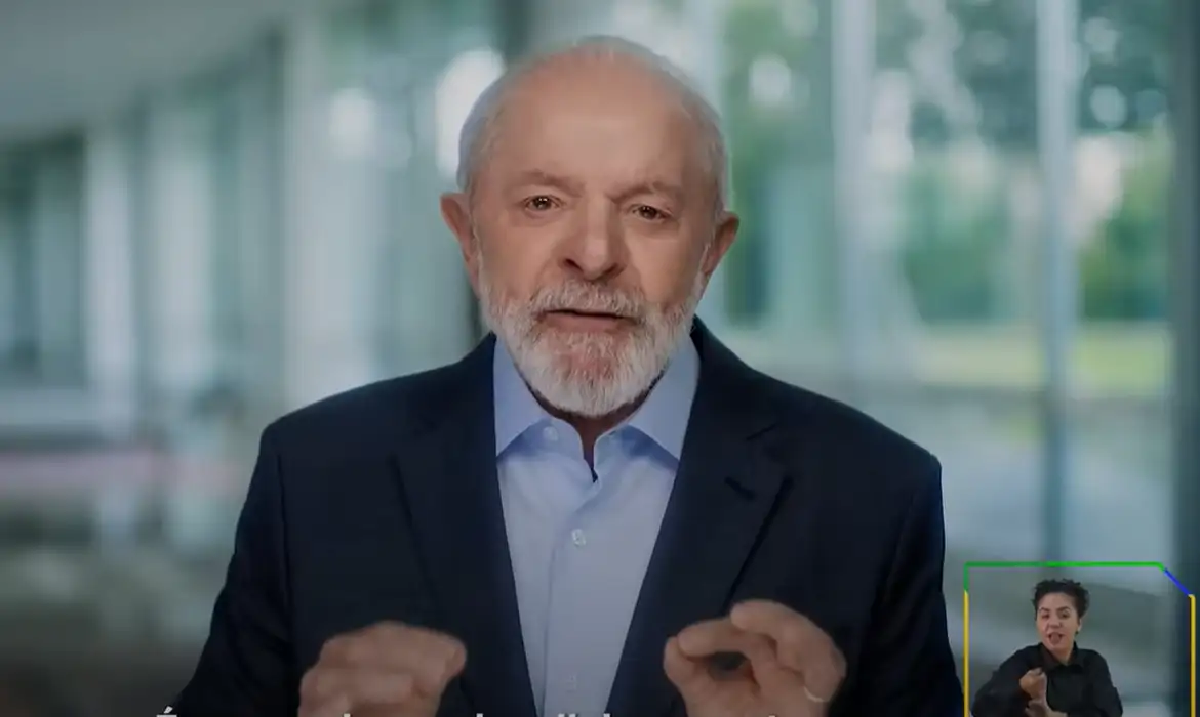 Lula escolhe Gleisi Hoffmann ministra para substituir Padilha na articulação política