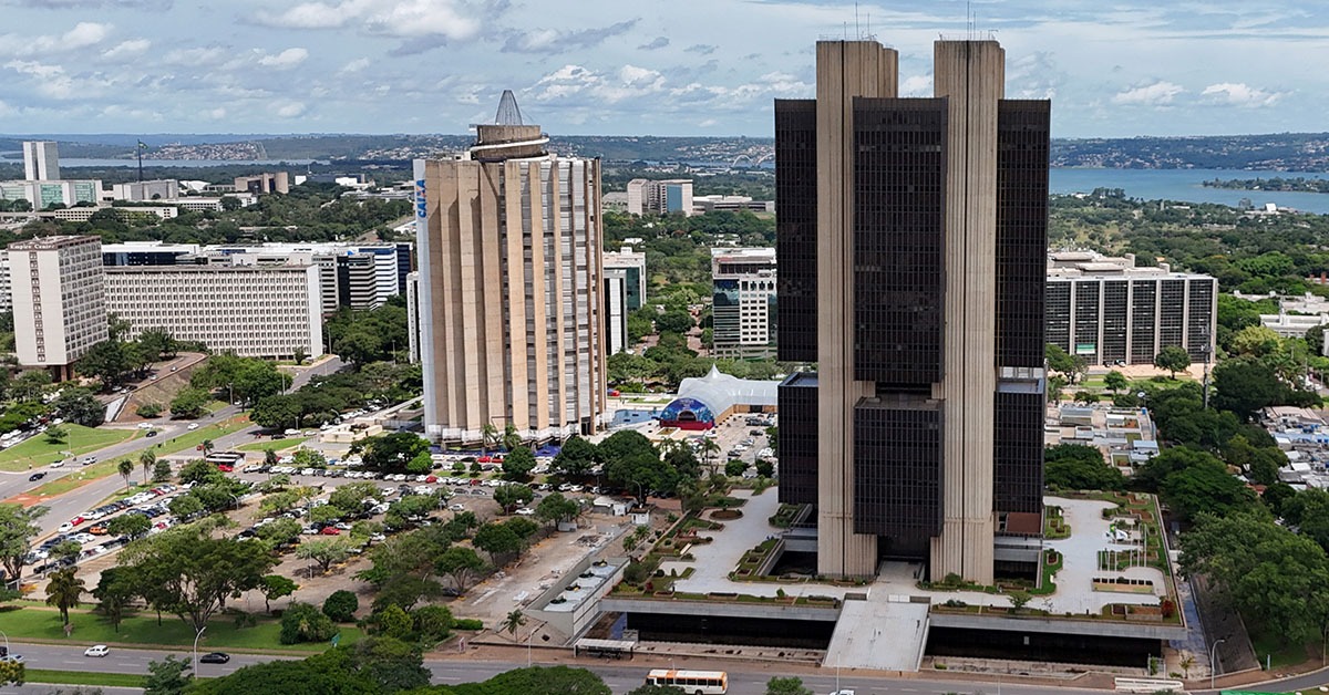 Conjuntura econômica demanda cautela adicional na concessão de crédito, diz BC