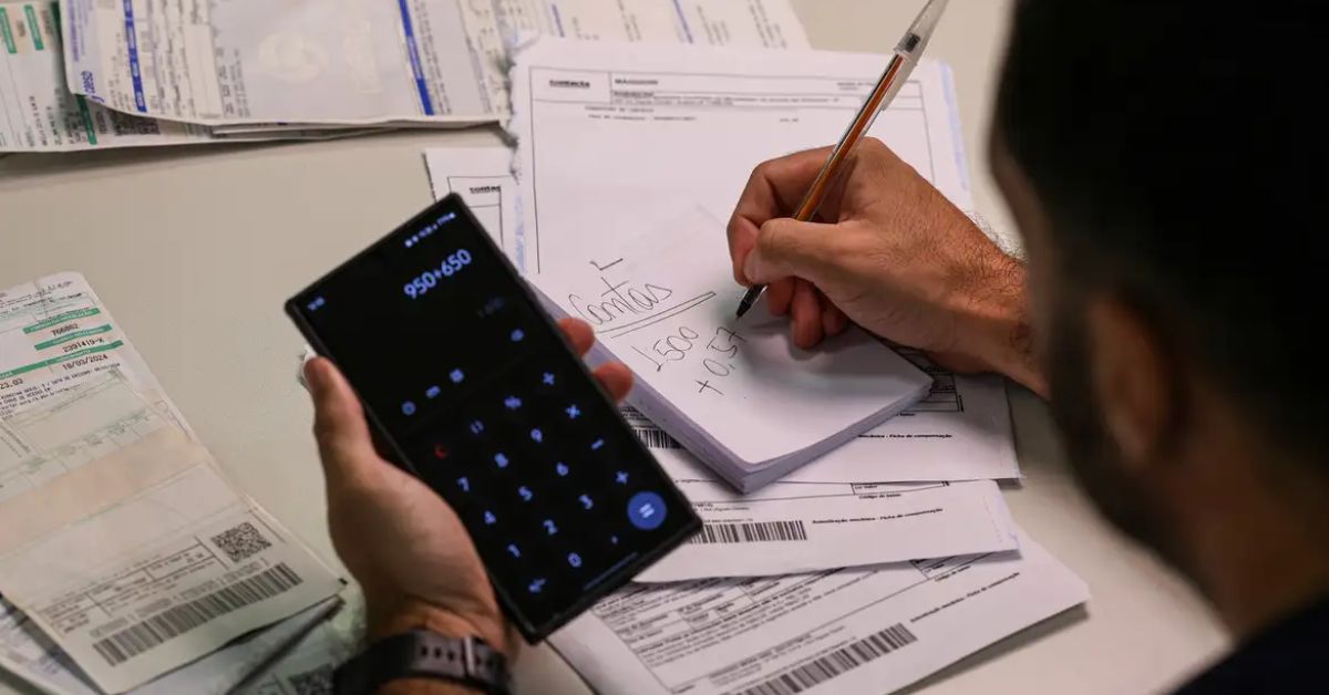 Especialista indica como cuidar de finanças em cenário de juros altos