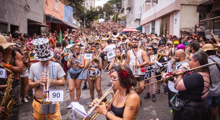 No Carnaval 2025 de BH, foliões irão gastar 42% a mais que no ano passado; Minas terá 12 milhões de turistas