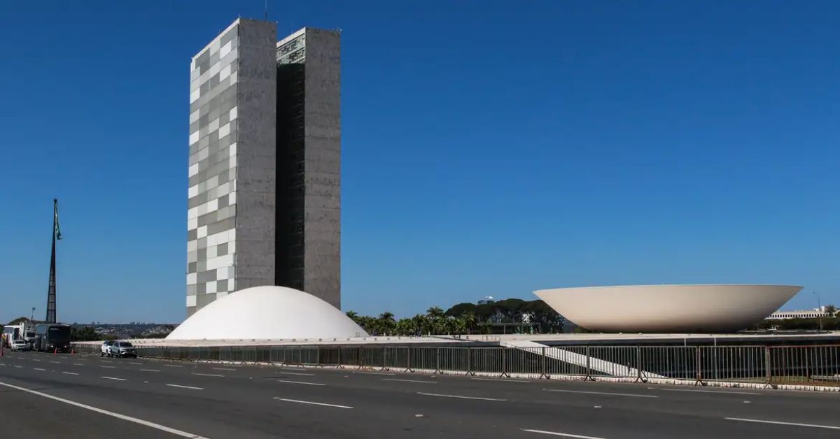 O custo do imediatismo: mandatos políticos se tornaram barganha para as eleições