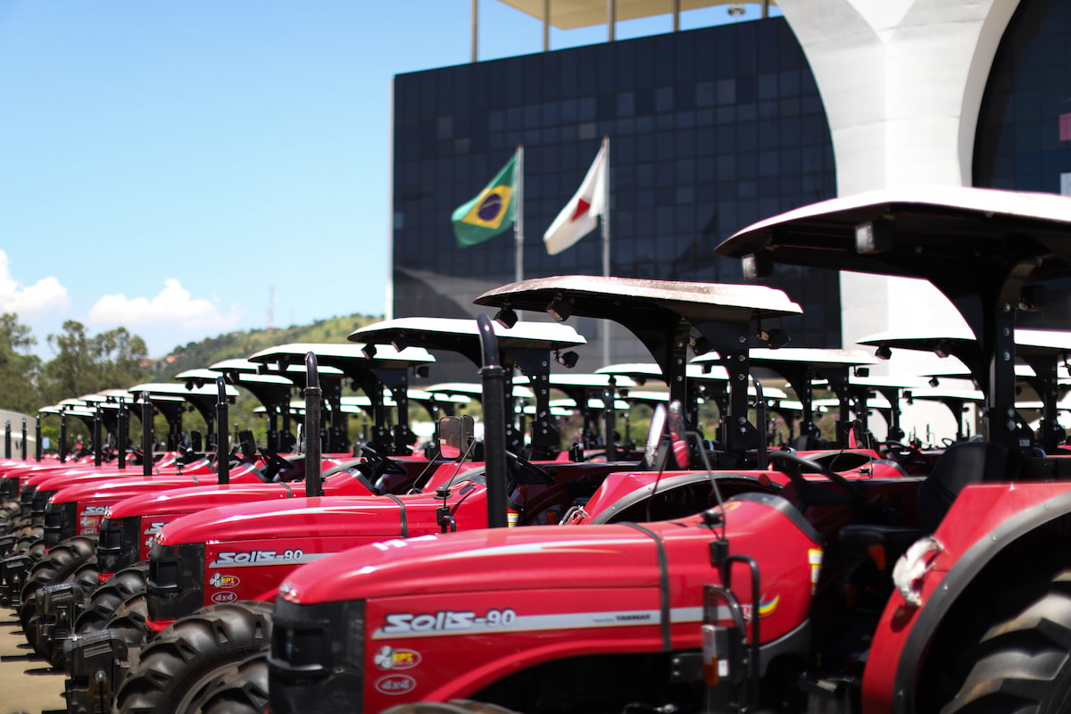 Pequenos produtores de 52 municípios mineiros vão receber novos equipamentos agrícolas