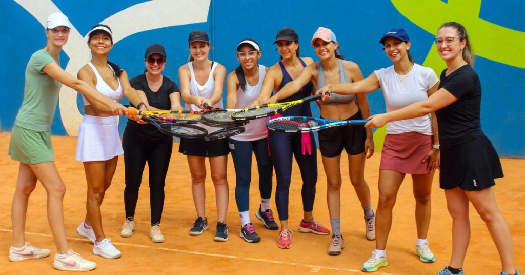 Clientes da rede mineira de academias de tênis Fast Tennis.