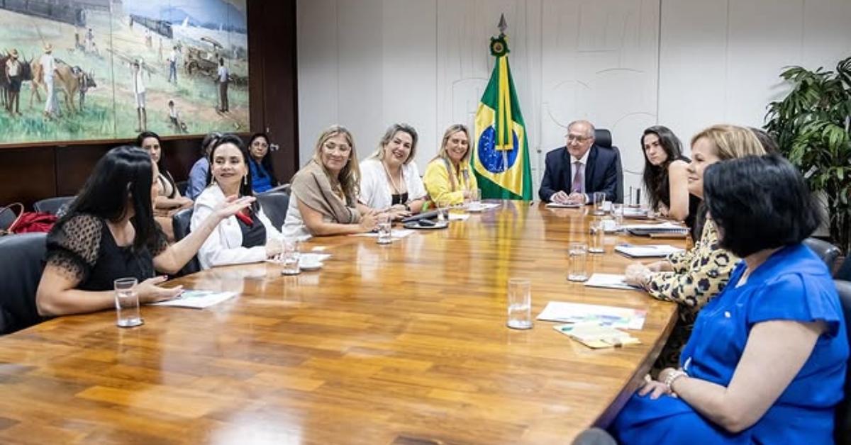Federaminas Mulher e CMEC entregam pleitos a Geraldo Alckmin