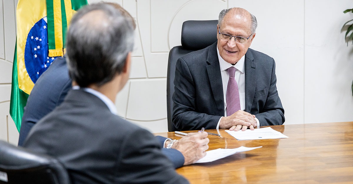 Brasil vai procurar os EUA para discutir tarifa do aço