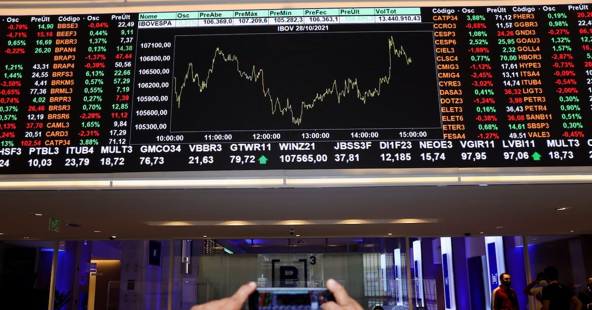 Ibovespa cai após 3 sessões de ganhos, pressionado por Petrobras e Vale