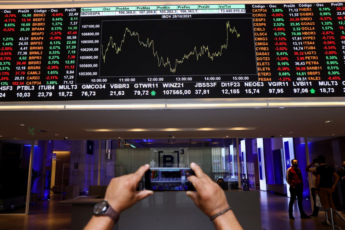 Ibovespa encerra fevereiro abaixo dos 123 mil pontos