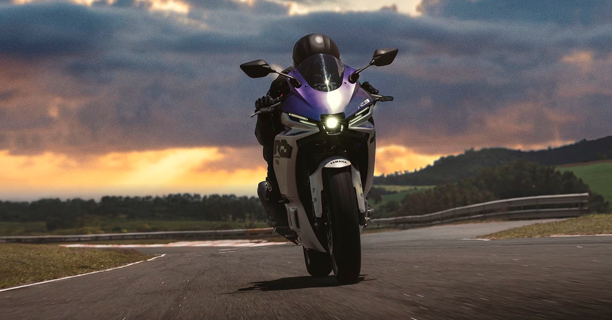 Yamaha lança nova R3 Connected no Brasil