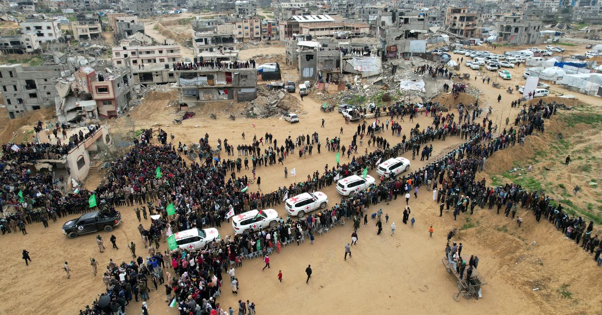 Hamas devolve os últimos 6 reféns previstos na 1ª fase de cessar-fogo