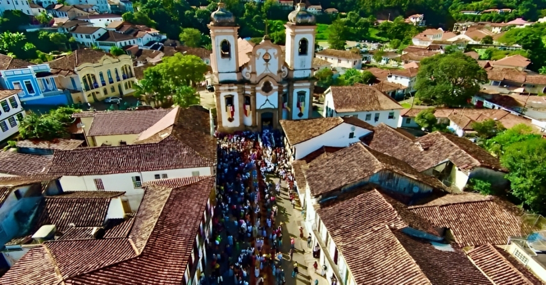 Corpus Christi: hotelaria mineira registra 79% de ocupação e fluxo aéreo cresce 38,8%