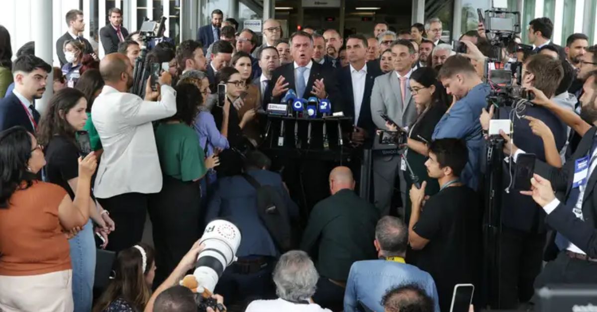 Após virar réu, Bolsonaro nega decreto de golpe de Estado