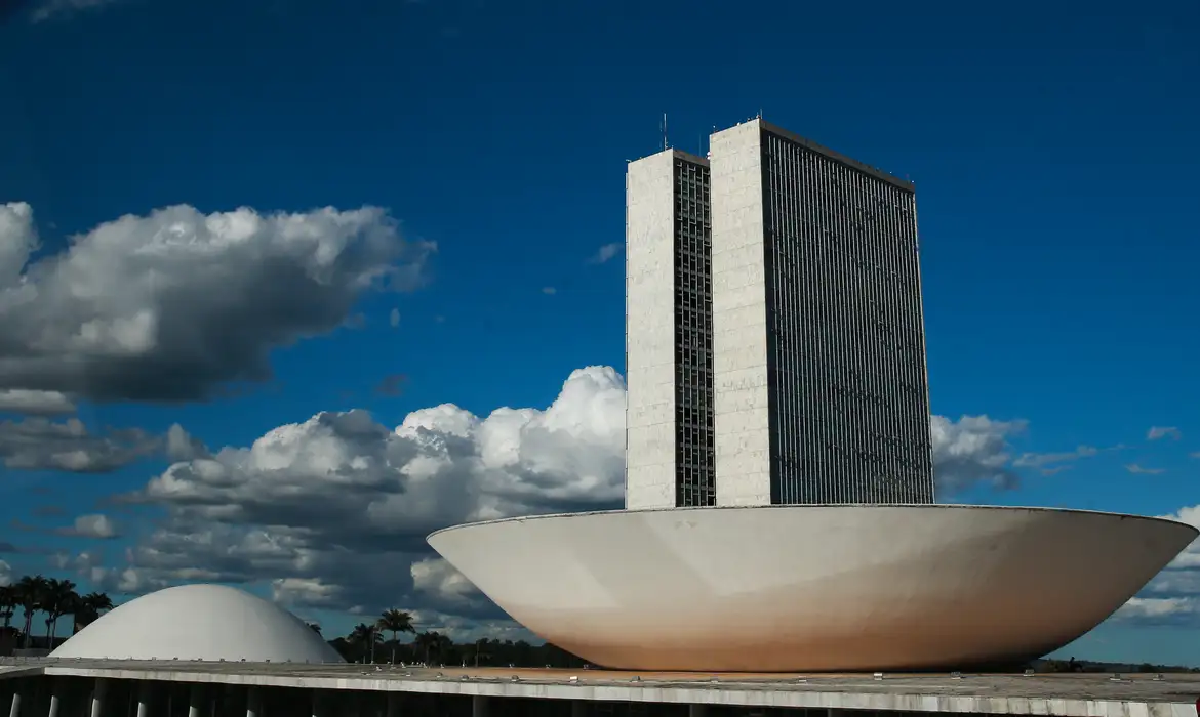 Reforma administrativa avança na Câmara e servidores temem retrocessos