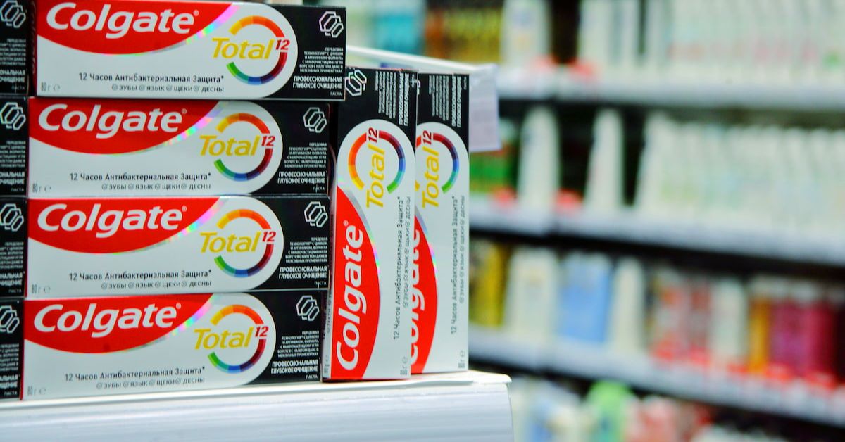 Anvisa suspende venda de creme dental da Colgate