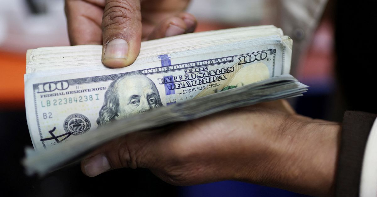 Dólar volta a subir no Brasil em meio à incerteza sobre impactos da guerra tarifária