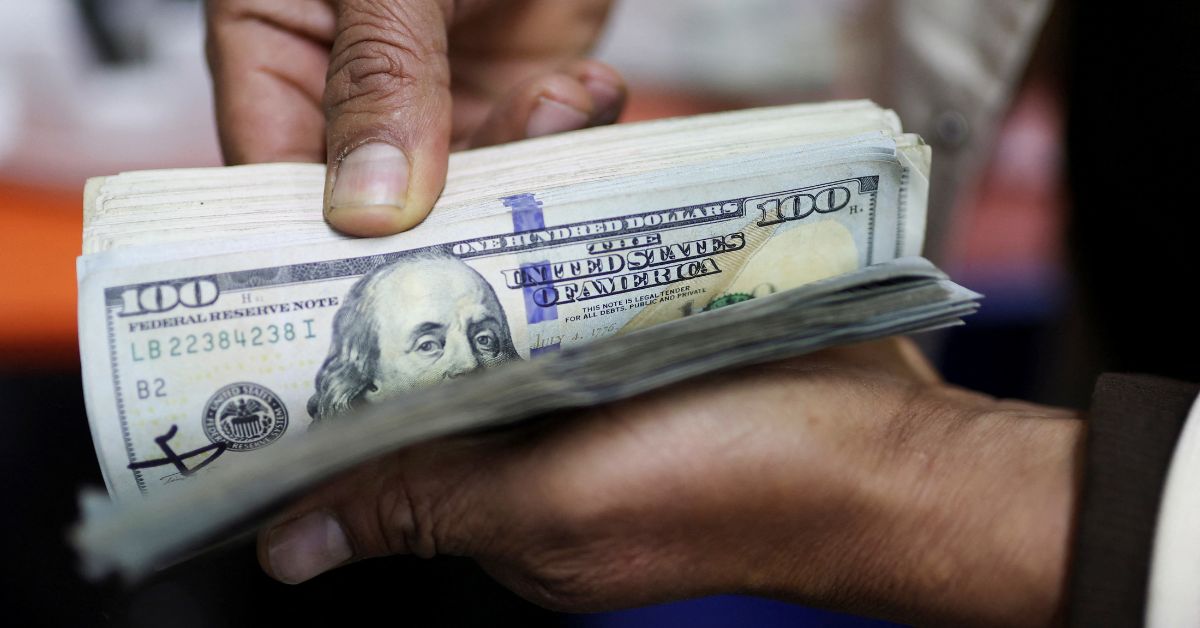 Dólar fecha no menor valor do ano no Brasil com foco em pacote fiscal e exterior