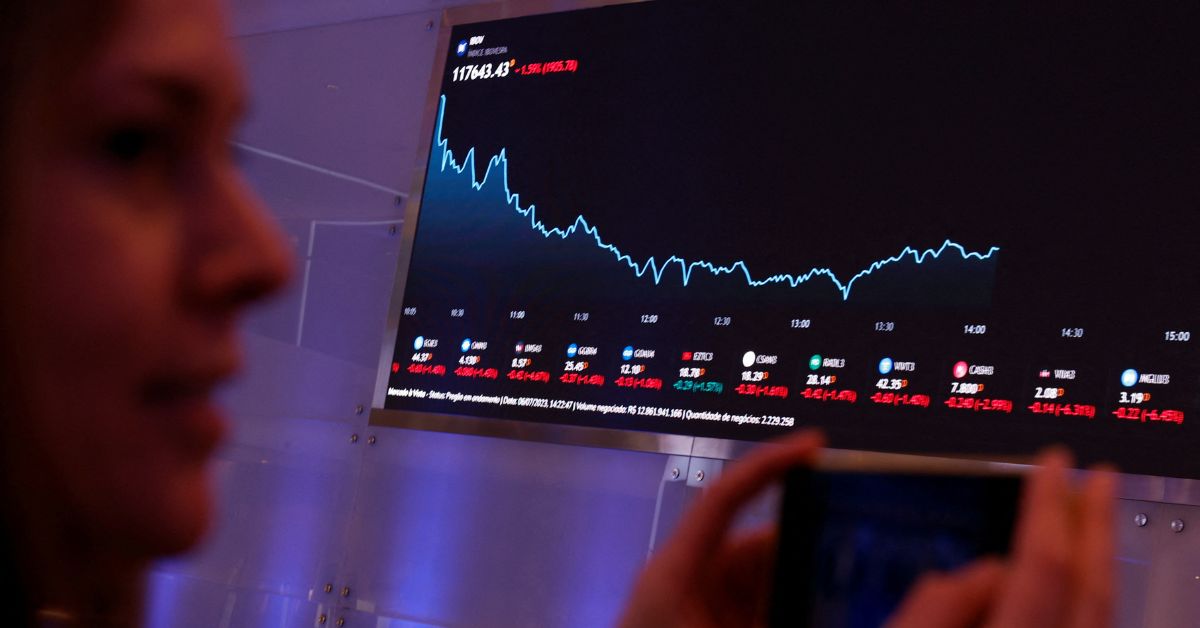 Ibovespa fecha em alta com IPCA-15 e Wall Street